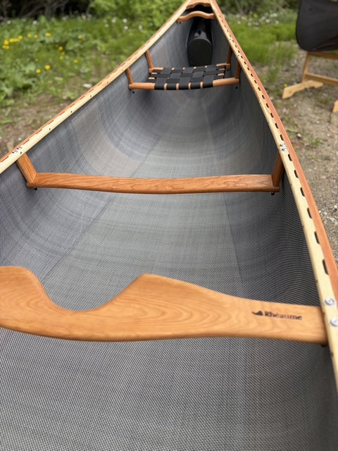 Rhéaume Prospecteur 16'6 Canoe - Carbon Exterior - Cherry Wood Gunwales - Innegra Basalt Interior - Clear Colour